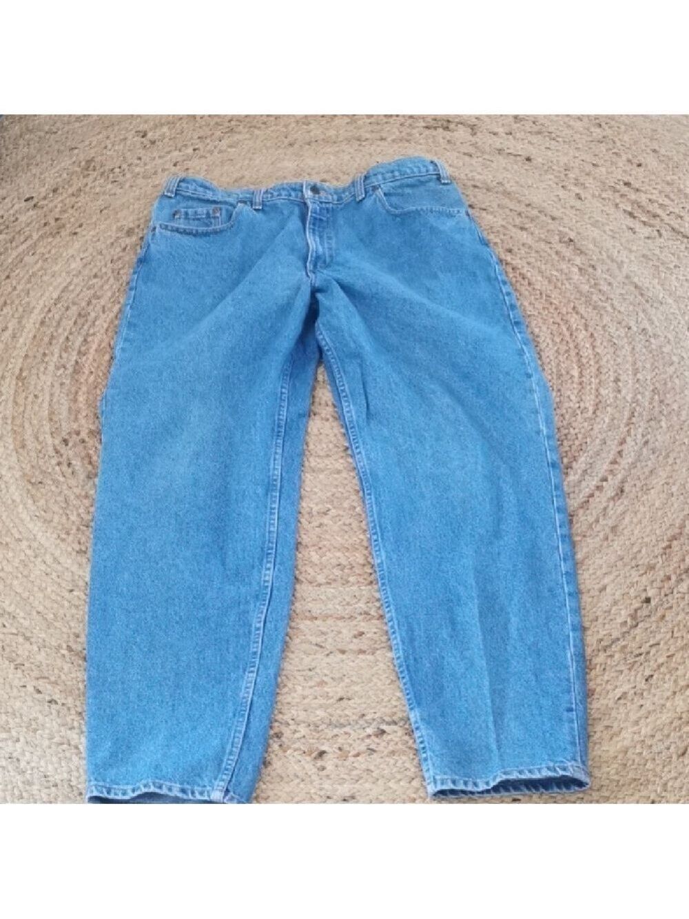 Vintage Levis medium wash 90s mens jeans. Size 38/32. Unisex